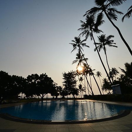 Laya Beach Hotel Wadduwa Exterior foto