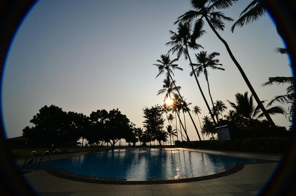 Laya Beach Hotel Wadduwa Exterior foto