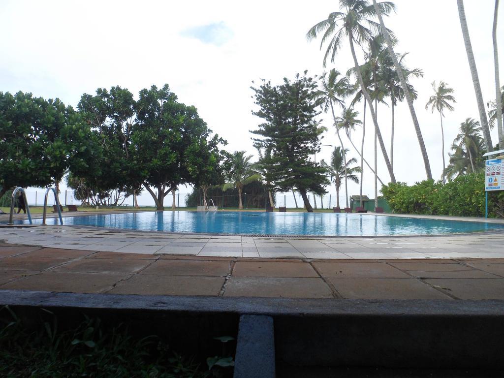 Laya Beach Hotel Wadduwa Exterior foto