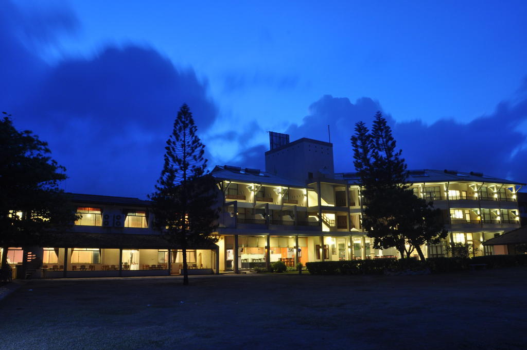 Laya Beach Hotel Wadduwa Exterior foto