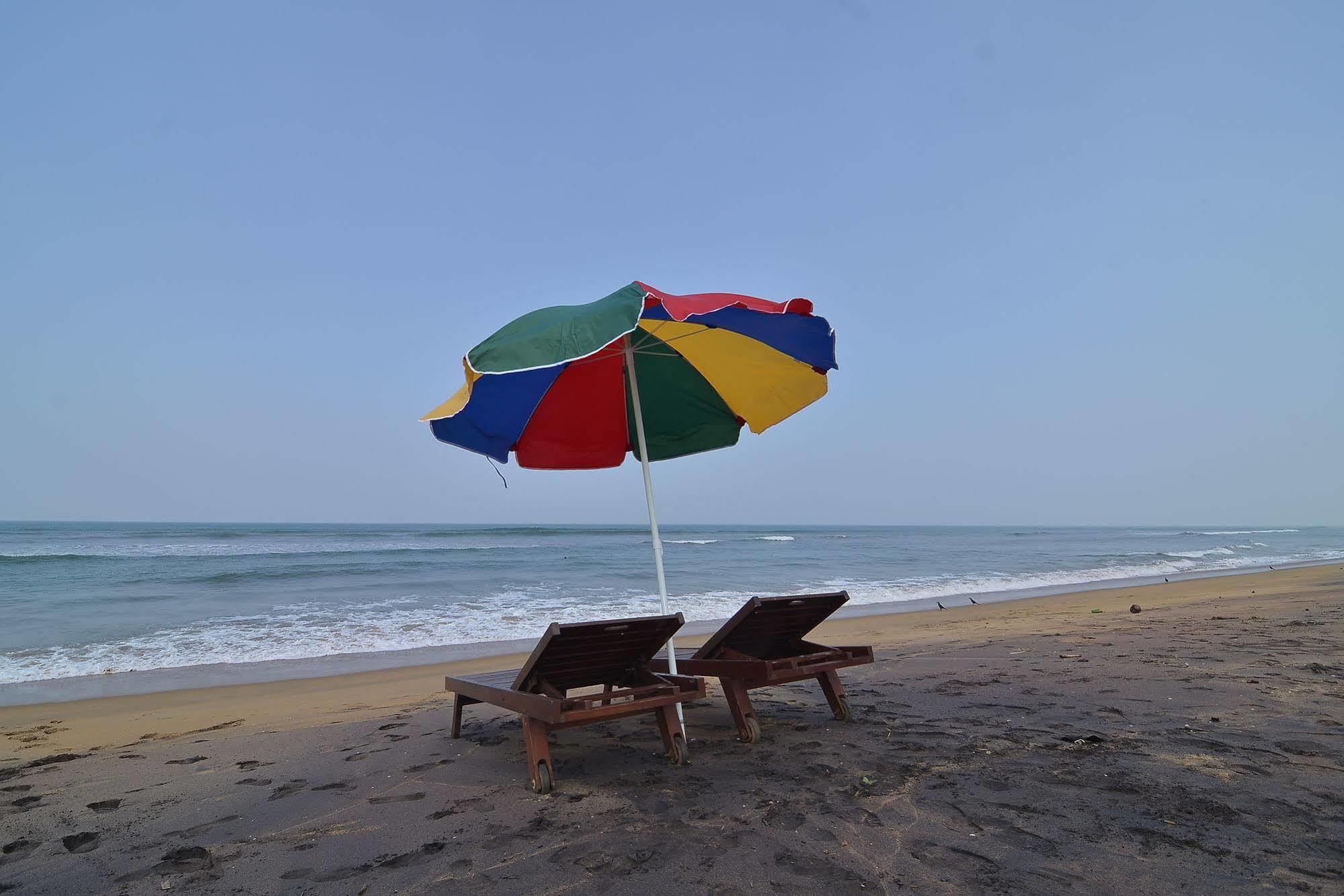 Laya Beach Hotel Wadduwa Exterior foto